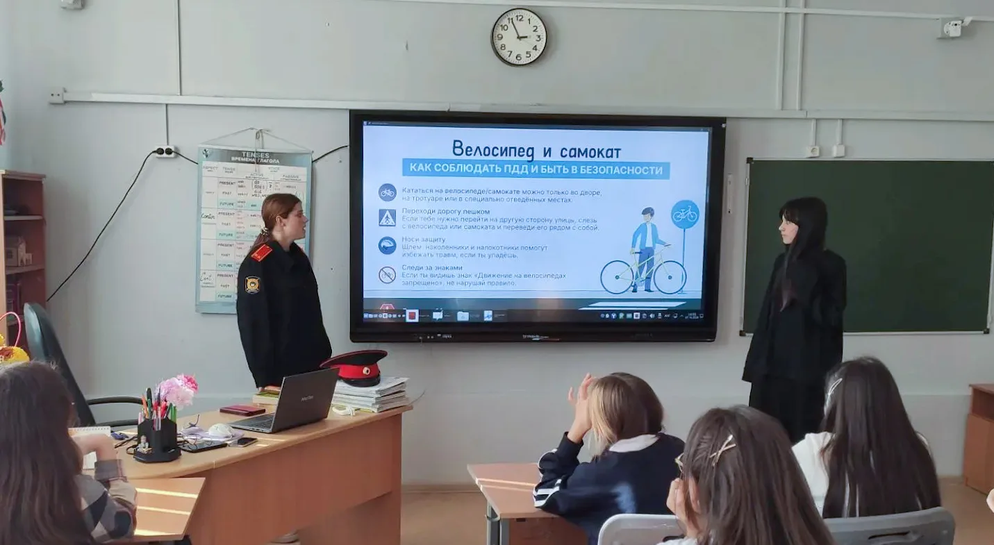 🚦 В 6Д прошёл классный час на тему ПДД и правил поведения в школе!