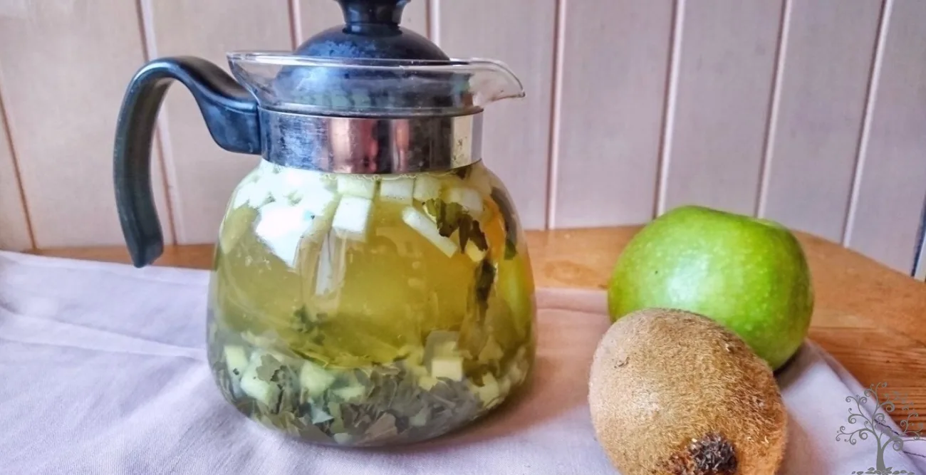 Зелёный чай с киви и яблоком