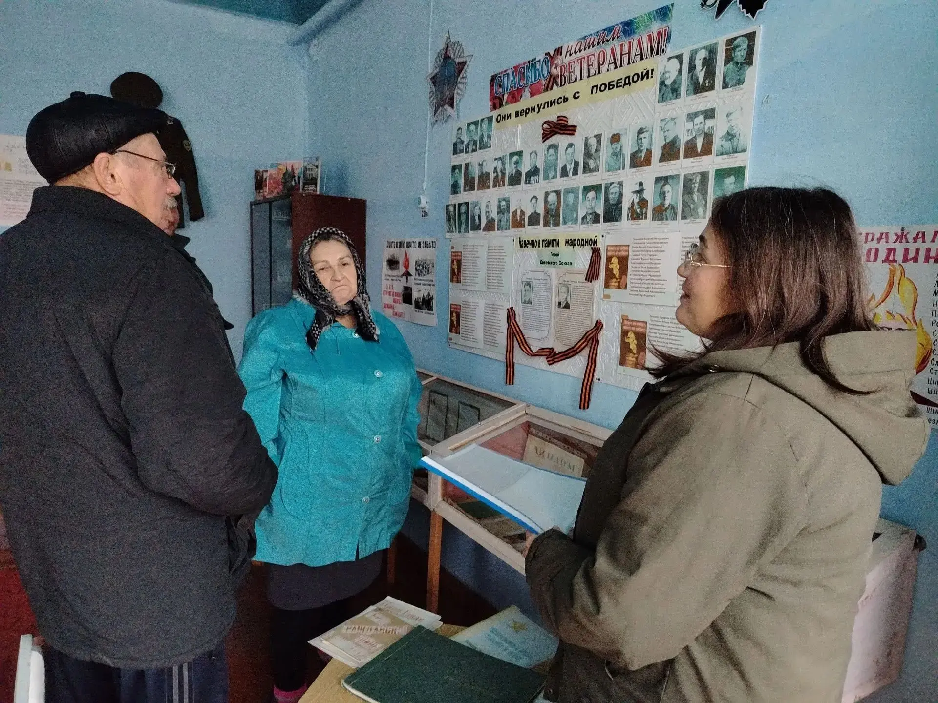 Экскурсия в музейную комнату «Награды земляков» в Тяжино-Вершинском СДК