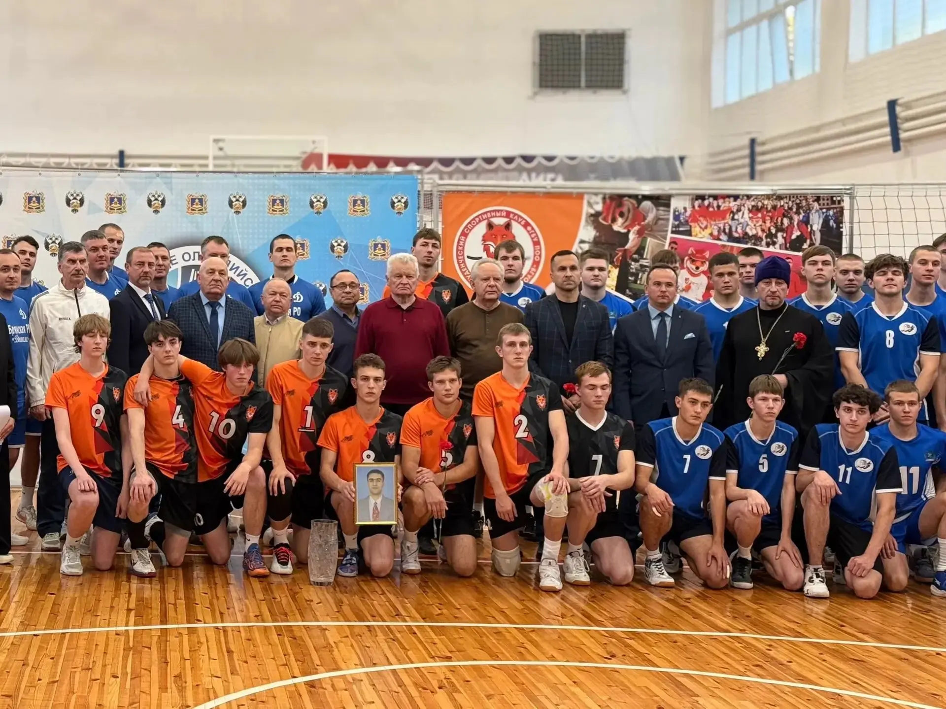 🏐🕯 Открыли волейбольный турнир памяти кавалера ордена Мужества Вячеслава Пузырука
