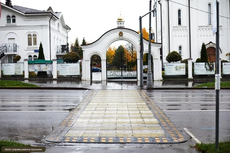 📜 Переход на Александровке подняли над дорогой