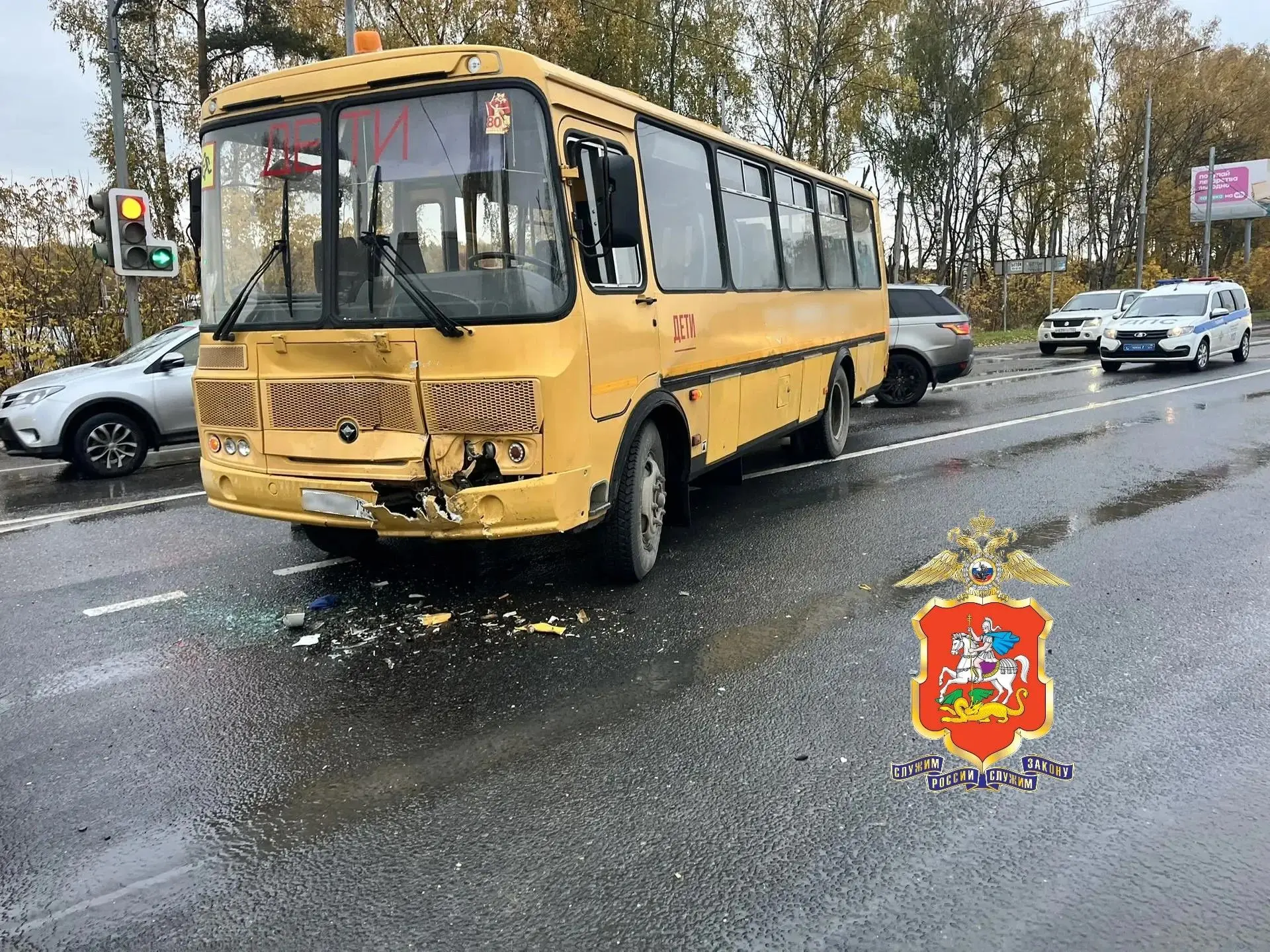 Автобус с 12 детьми совершил лобовое столкновение с фургоном в Пушкино. Никто из ребят ...