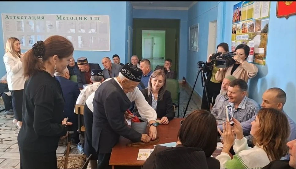 Без хөрмәтле ветеран белән бергәләп имән агачы утырттык. Бу мизгел семинарның иң истәле...