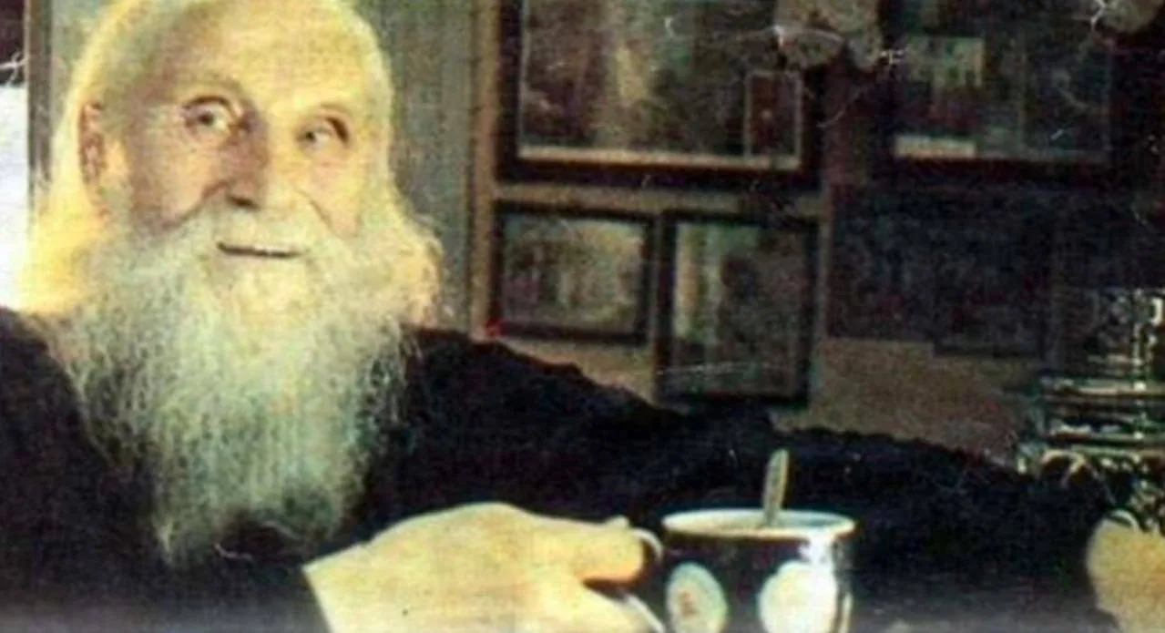 Мы сейчас в гостях, а пойдем домой. В гостях хорошо, а дома лучше. Но там, дома, двояко...