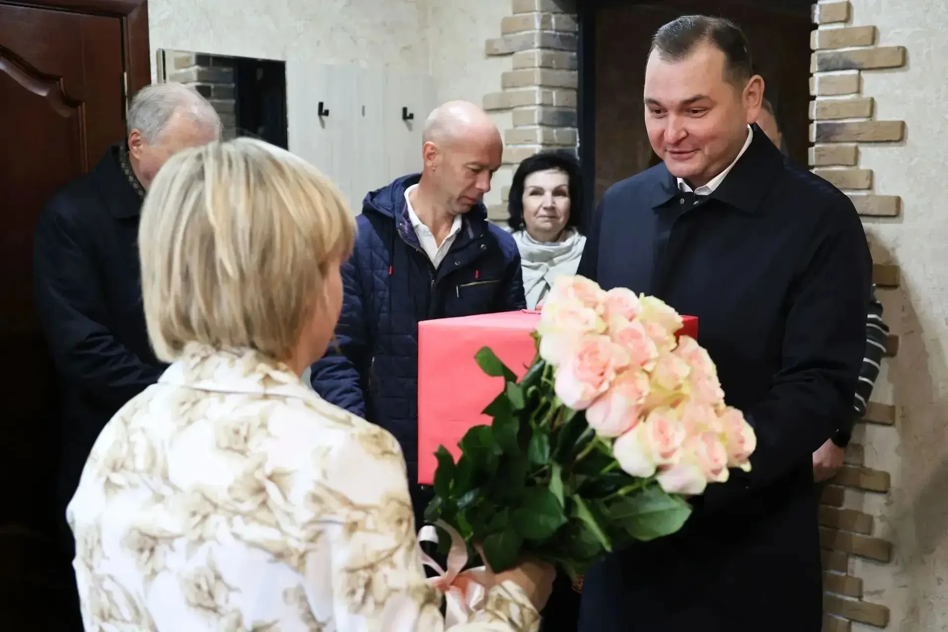 В Павловском Посаде поздравили многодетную семью с восемью детьми
