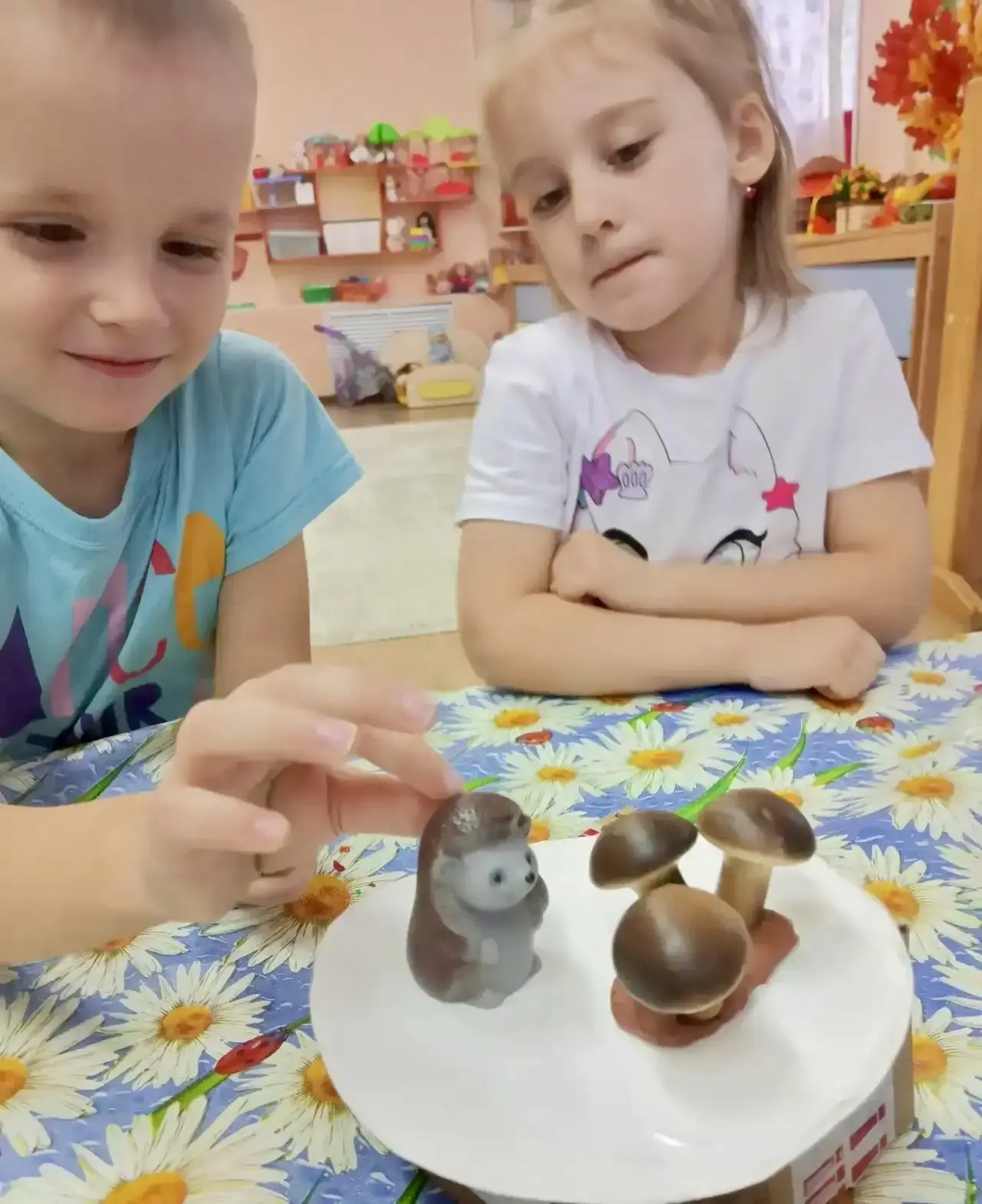 Занятие в средней группе «Ландыши»: «Грибочки для Ёжика»!