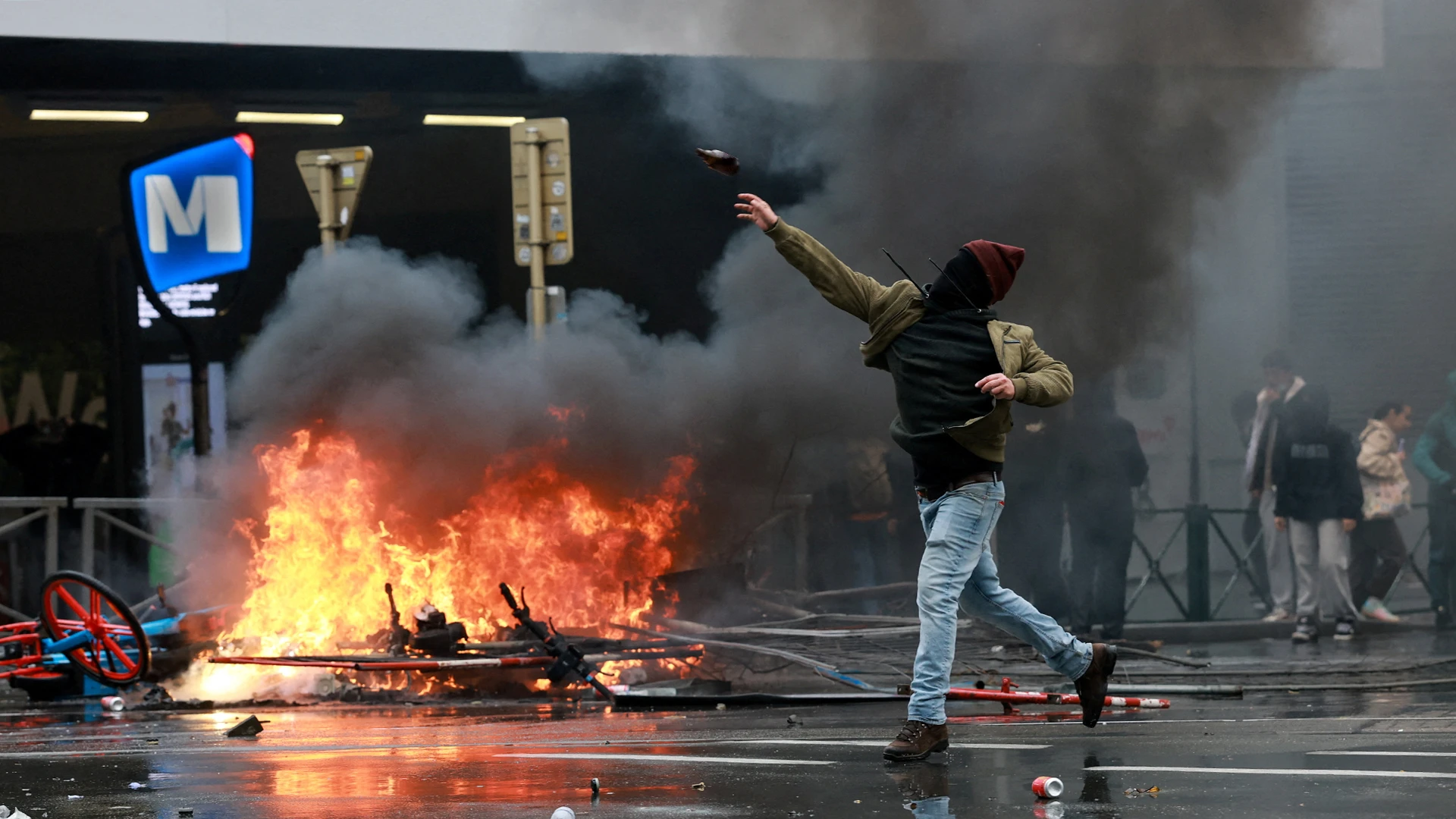 Протесты в Европе: молодёжь выходит на улицы