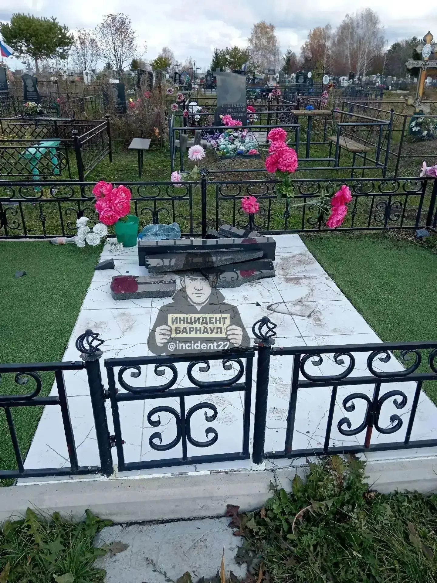 В Заринске задержали трёх подростков, подозреваемых в повреждении надгробий