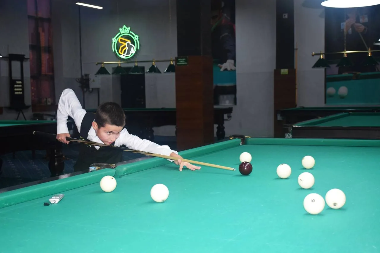 🎱Геометрия успеха на кончике бильярдного кия Демира Меметова!