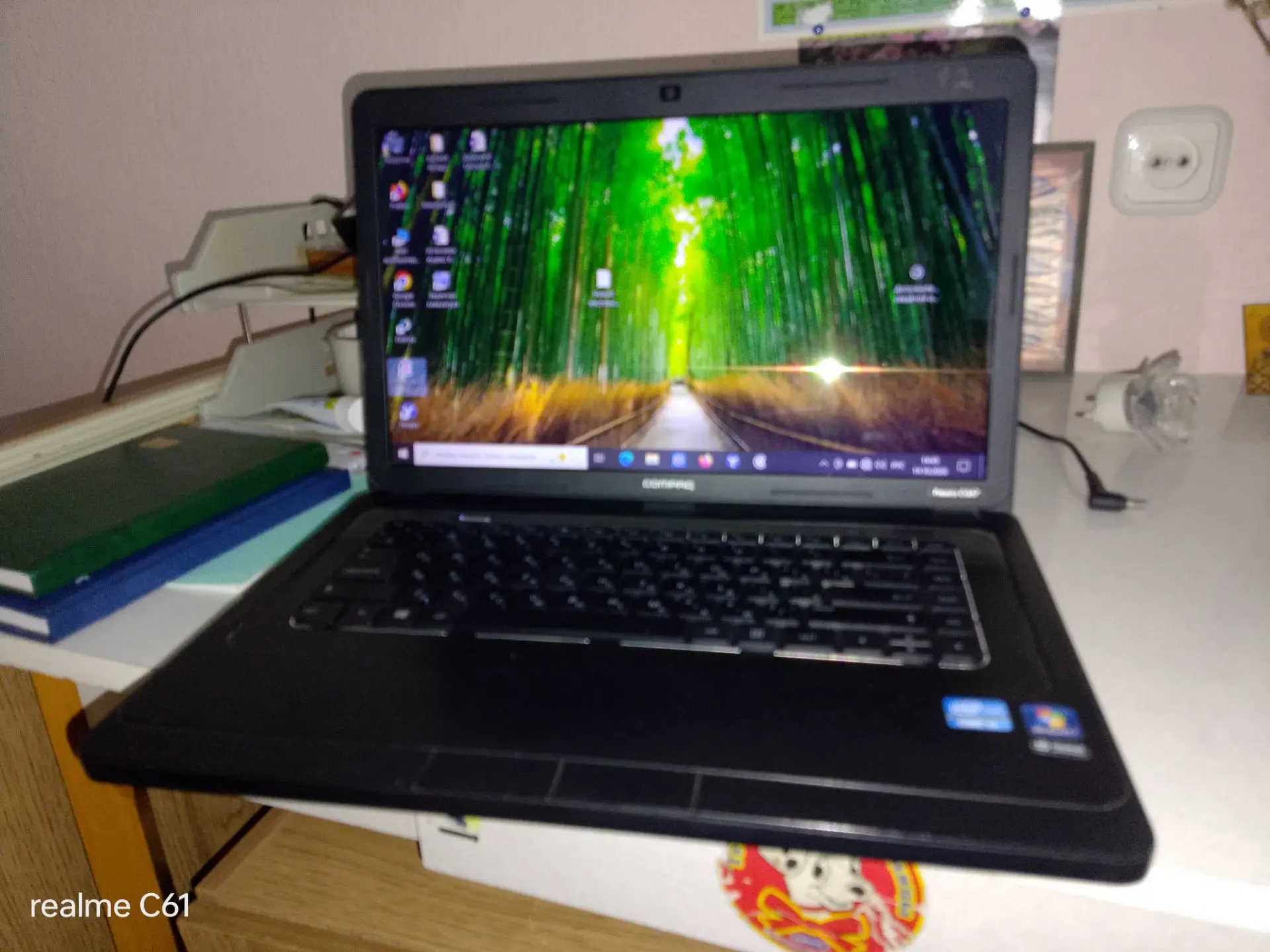 Продаю в ст. Динской ноутбук бу COMPAQ   фирменный, проц Intel i-3, ОЗУ 16GB, диск 500G...