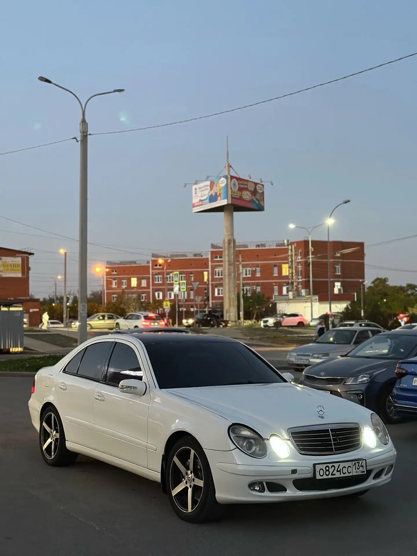 Mercedes-Benz E-Class в кузове W211 (E350 4MATIC)