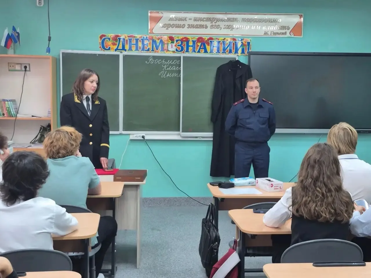 ⚡Следователи и судьи рассказали школьникам Тарко-Сале о своей работе и ответственности ...