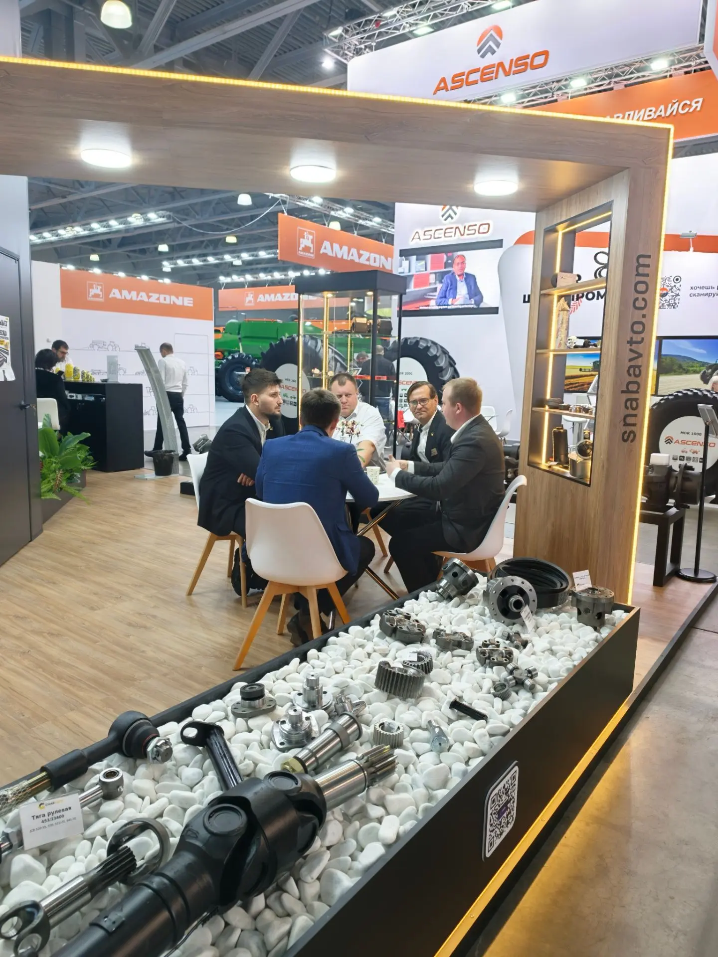 Третий день работы выставки, мы стартанули🚀🖤💛