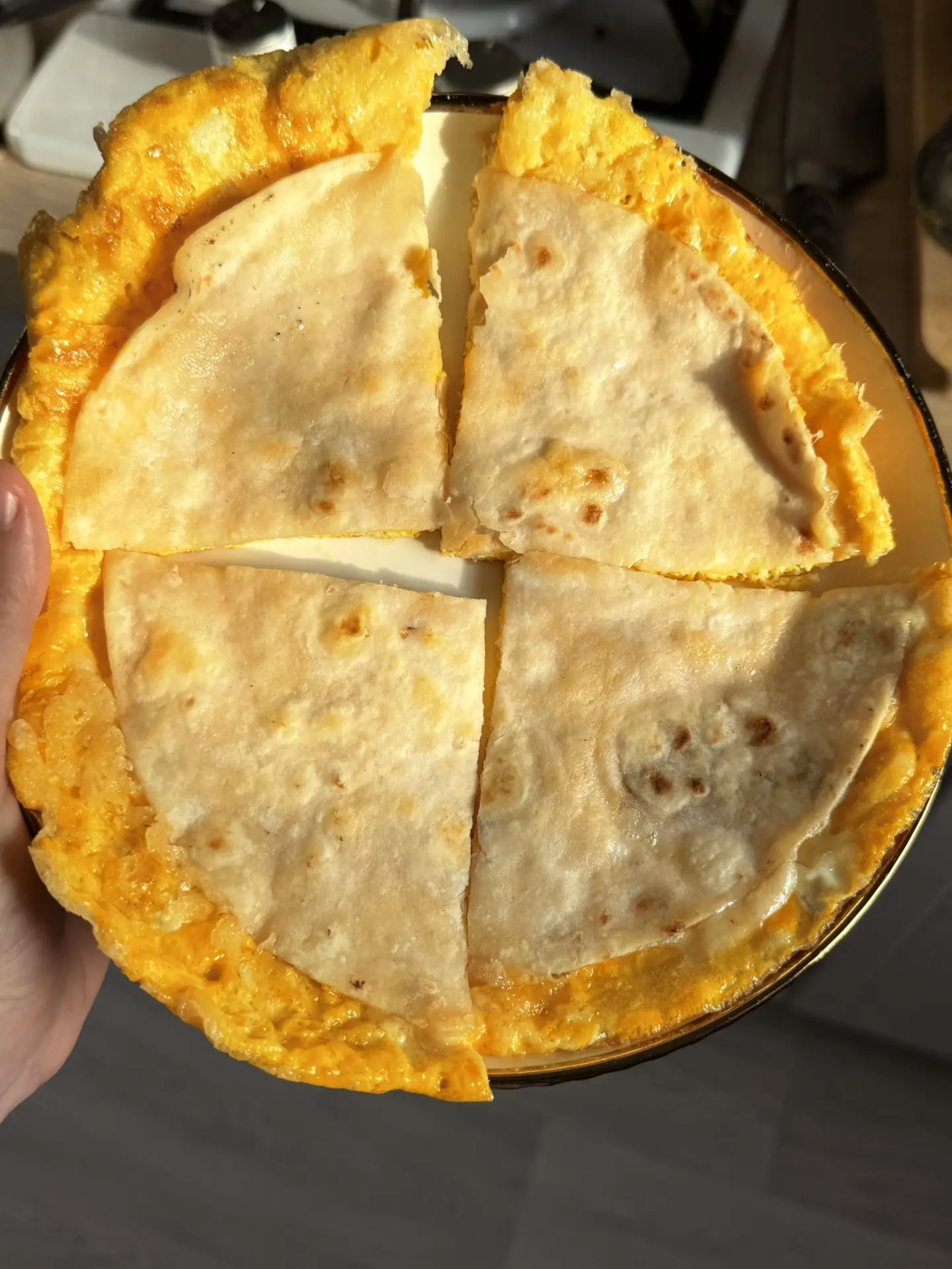 Иртән йомырка + сыр + лаваш кыздырып алдым.