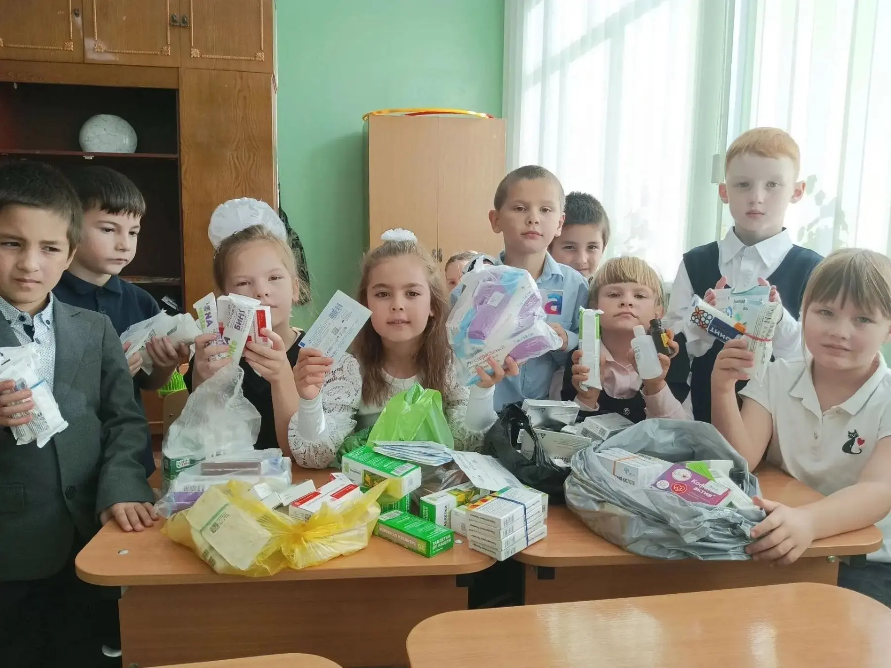 Мальчик из Тверской области отдал деньги из копилки на лекарства бойцам