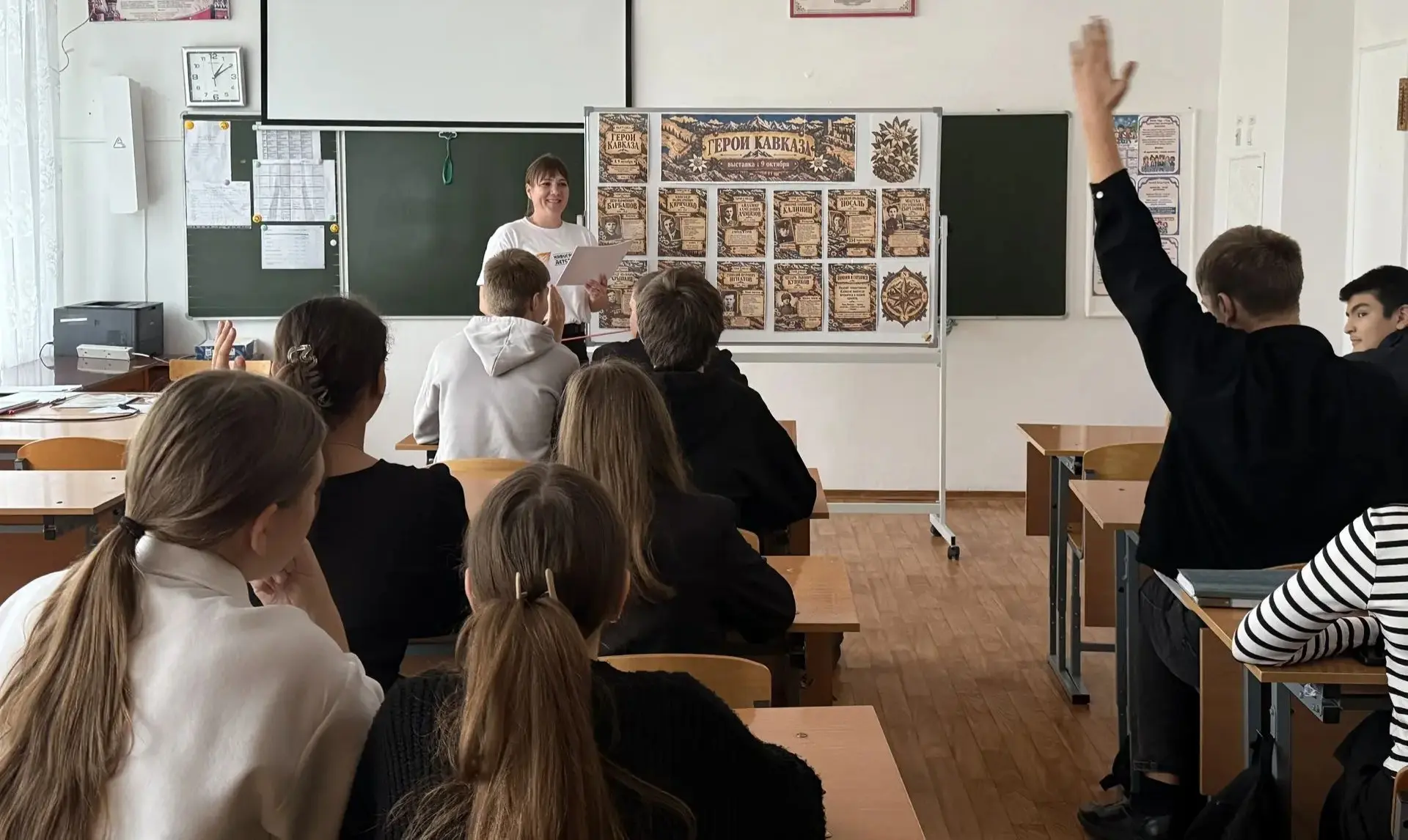 💫В нашей школе оформлена особенная выставка — «Герои Кавказа». Ребята смогли прикоснут...