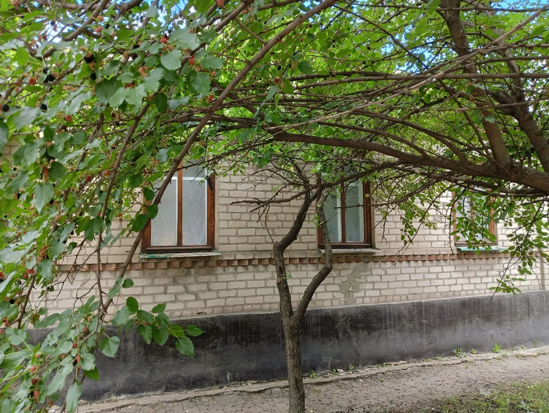 Продам дом в Жовтневом районе возле 39 школы, дом кирпичный, площадь 81.6, 3 комнаты, с...