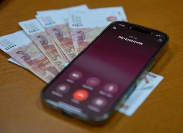 Две жительницы Сахалина лишились более 2,5 млн рублей после общения с мошенниками. По о...