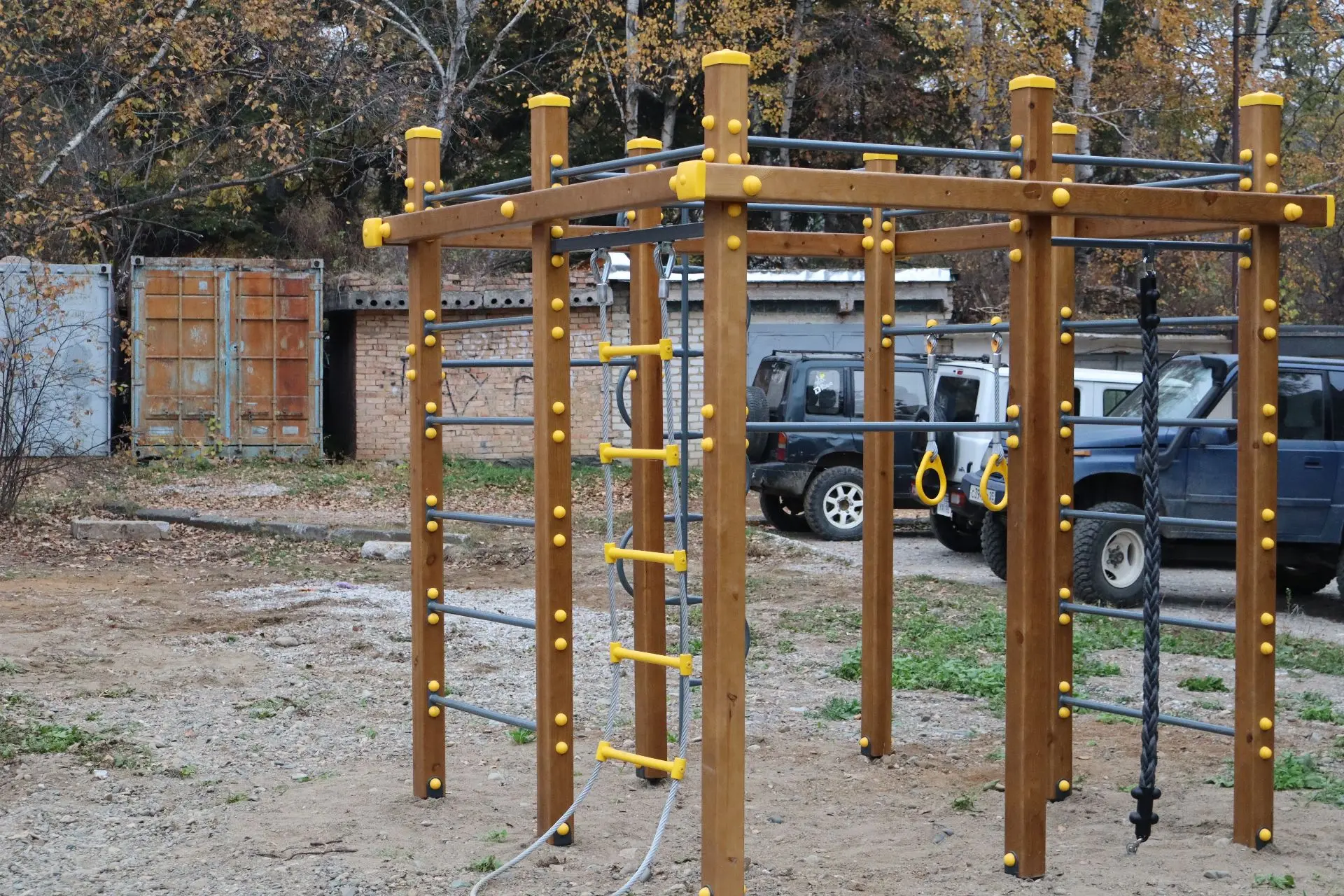🚜 Еще один уютный уголок создается в Лозовом благодаря активным и неравнодушным жителям.
