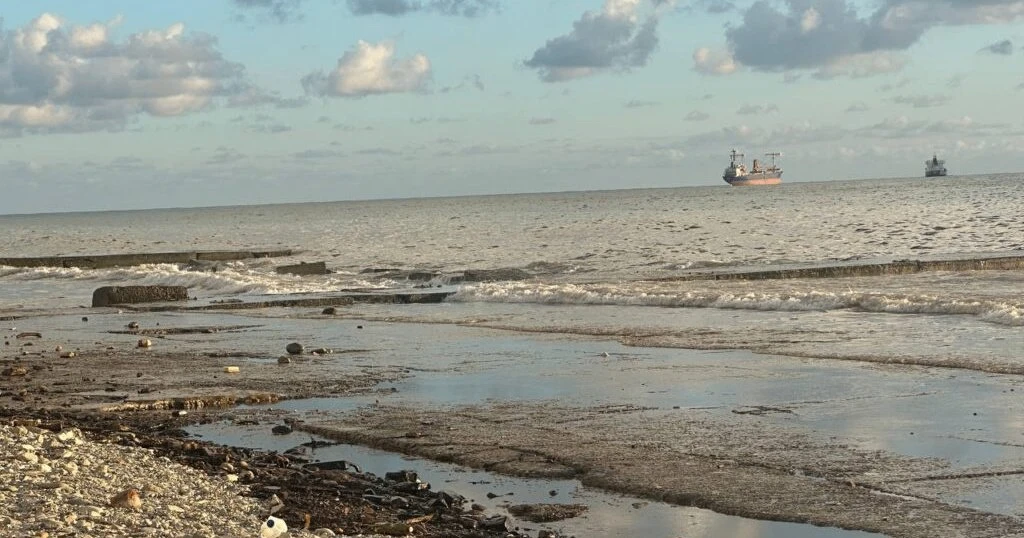 В Геленджике и Новороссийске ввели режим повышенной готовности из-за угрозы разлива нефти