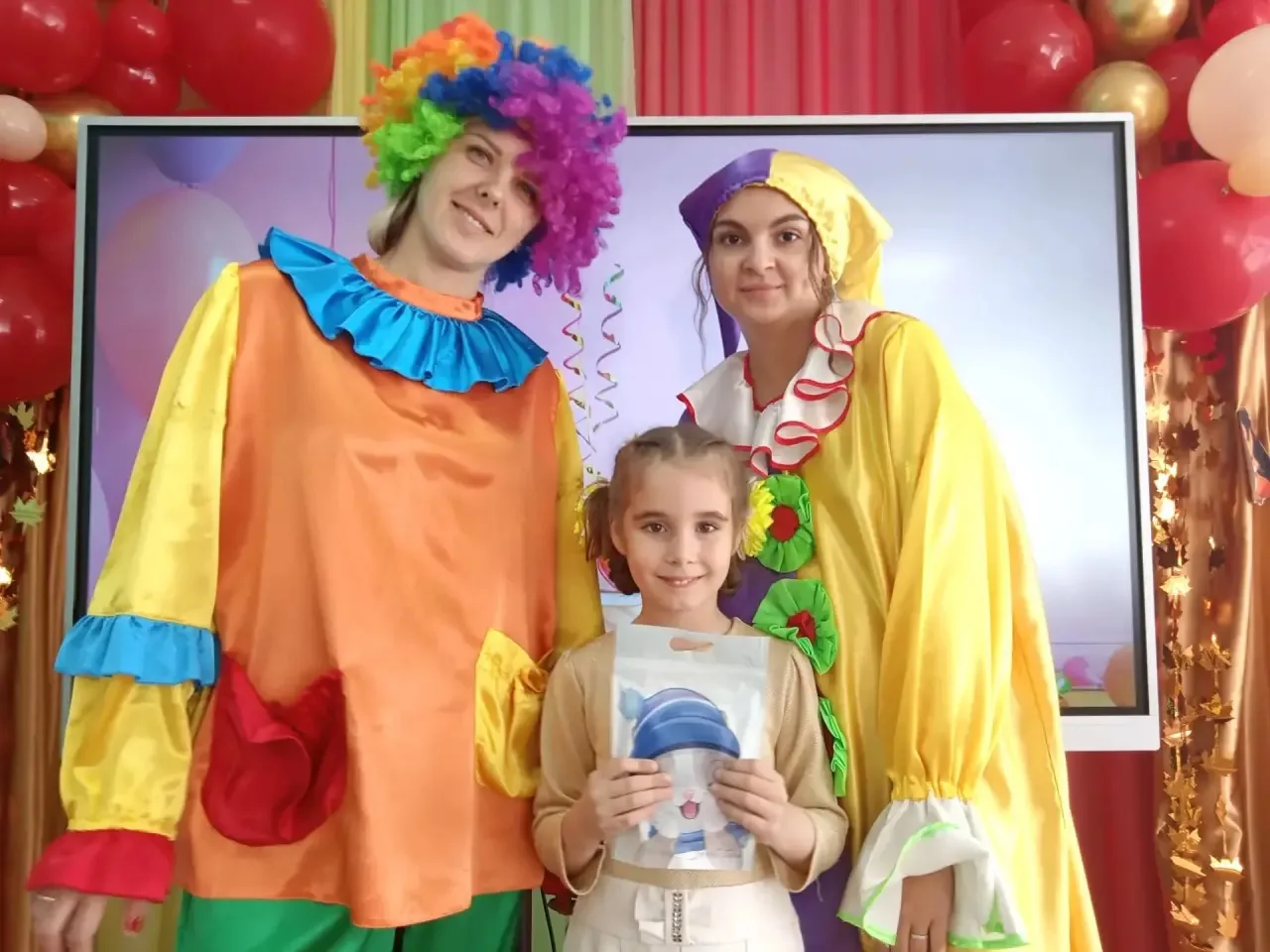 Ребята подготовительной группы и Клоуны 🎉Поздравили 🌸Михееву Екатерину 🎁 С Днем Рожд...