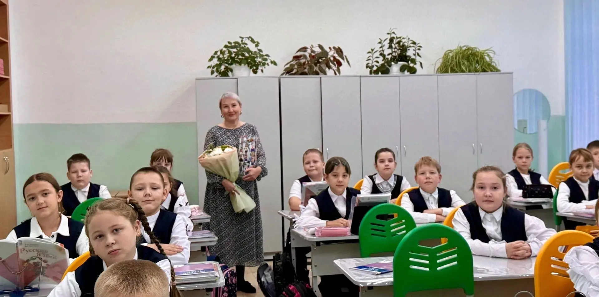 Праздник День учителя прошел, а поздравления продолжаются😊