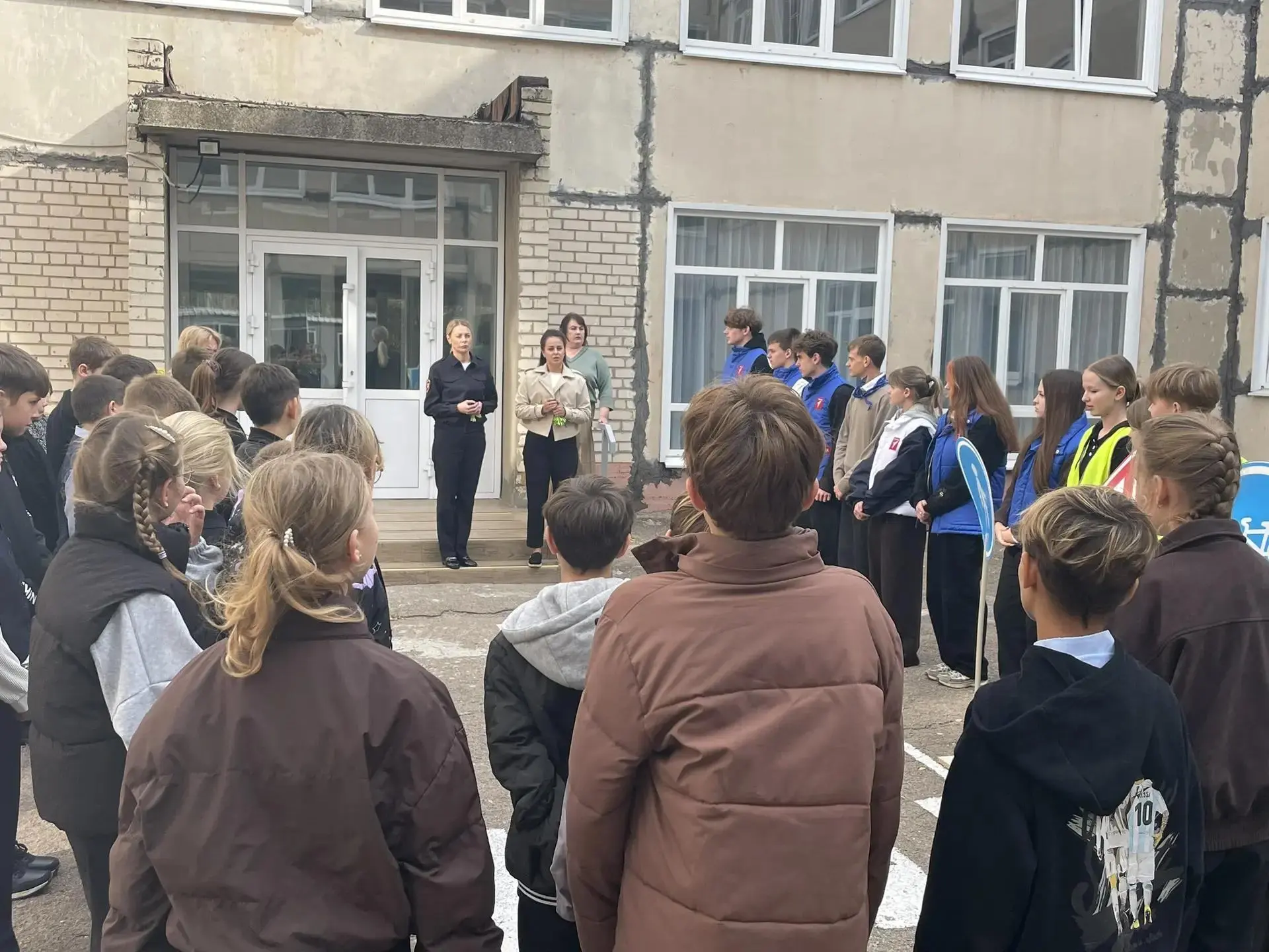 В школах города Ровеньки прошла профилактическая акция по правилам дорожного движения «...