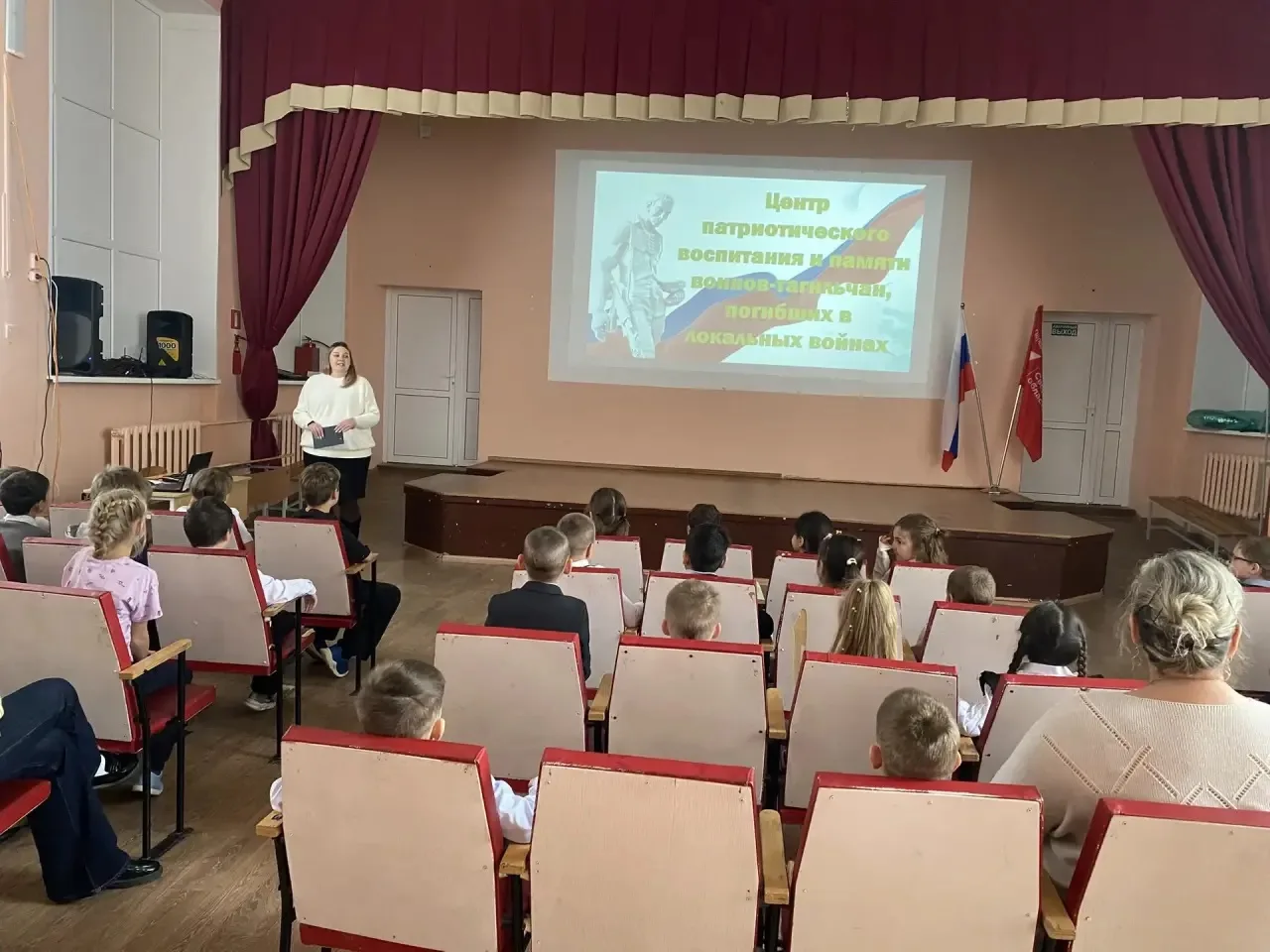 06.10.2026 в МБОУ СОШ 65 состоялась беседа с представителем музея локальных войн про ВОВ.
