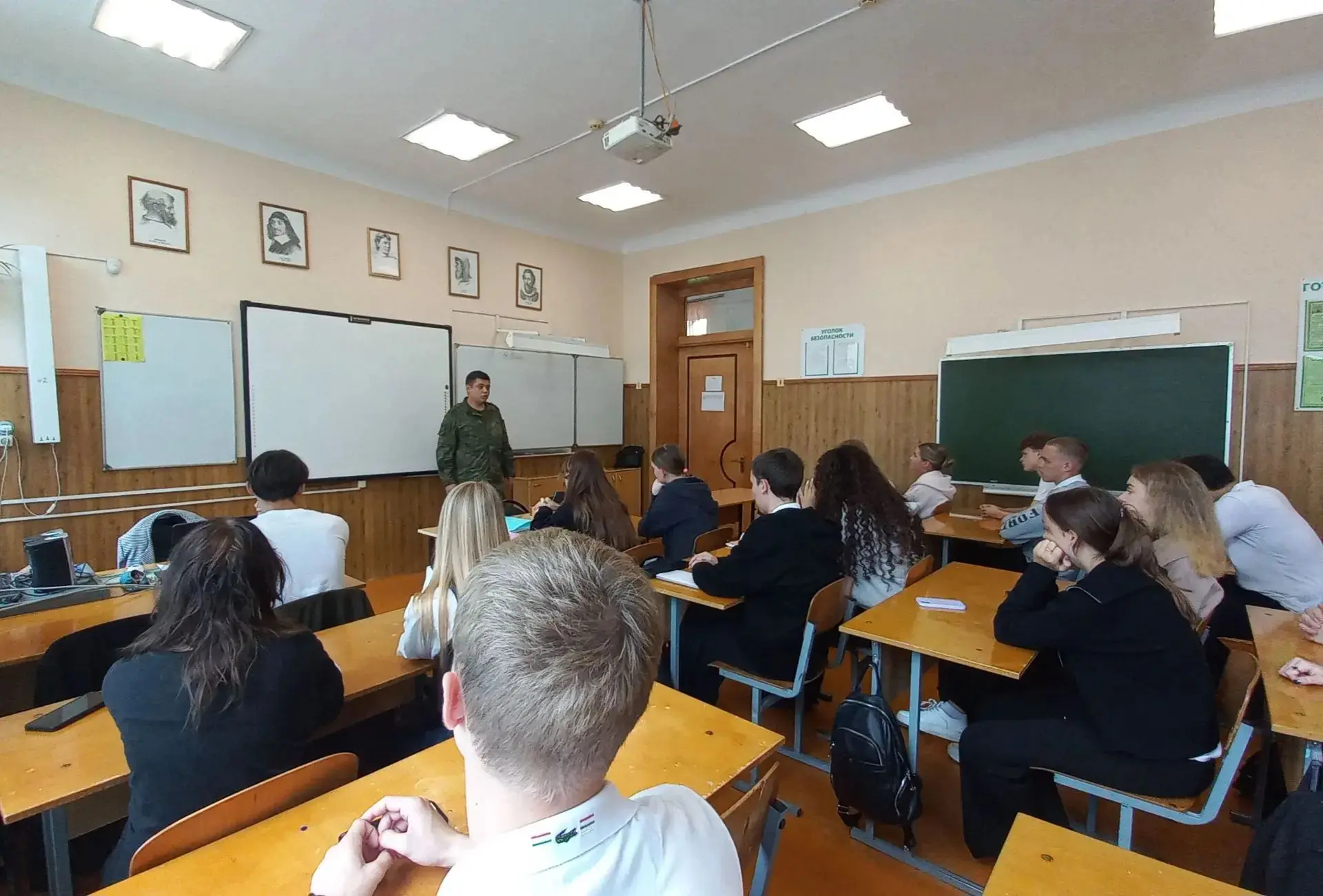 В нашей школе состоялась встреча старшеклассников с выпускником 2007 года Кудашовым Ник...