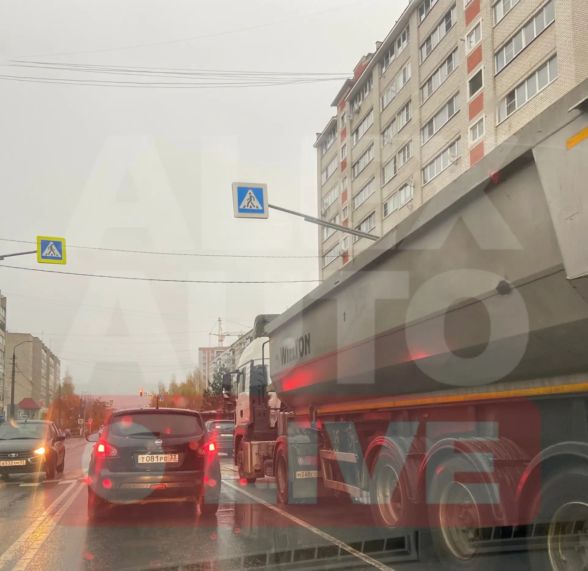 «Сколько ещё тяжёлые грузовики будут бесконечными колоннами проезжать через город? По у...
