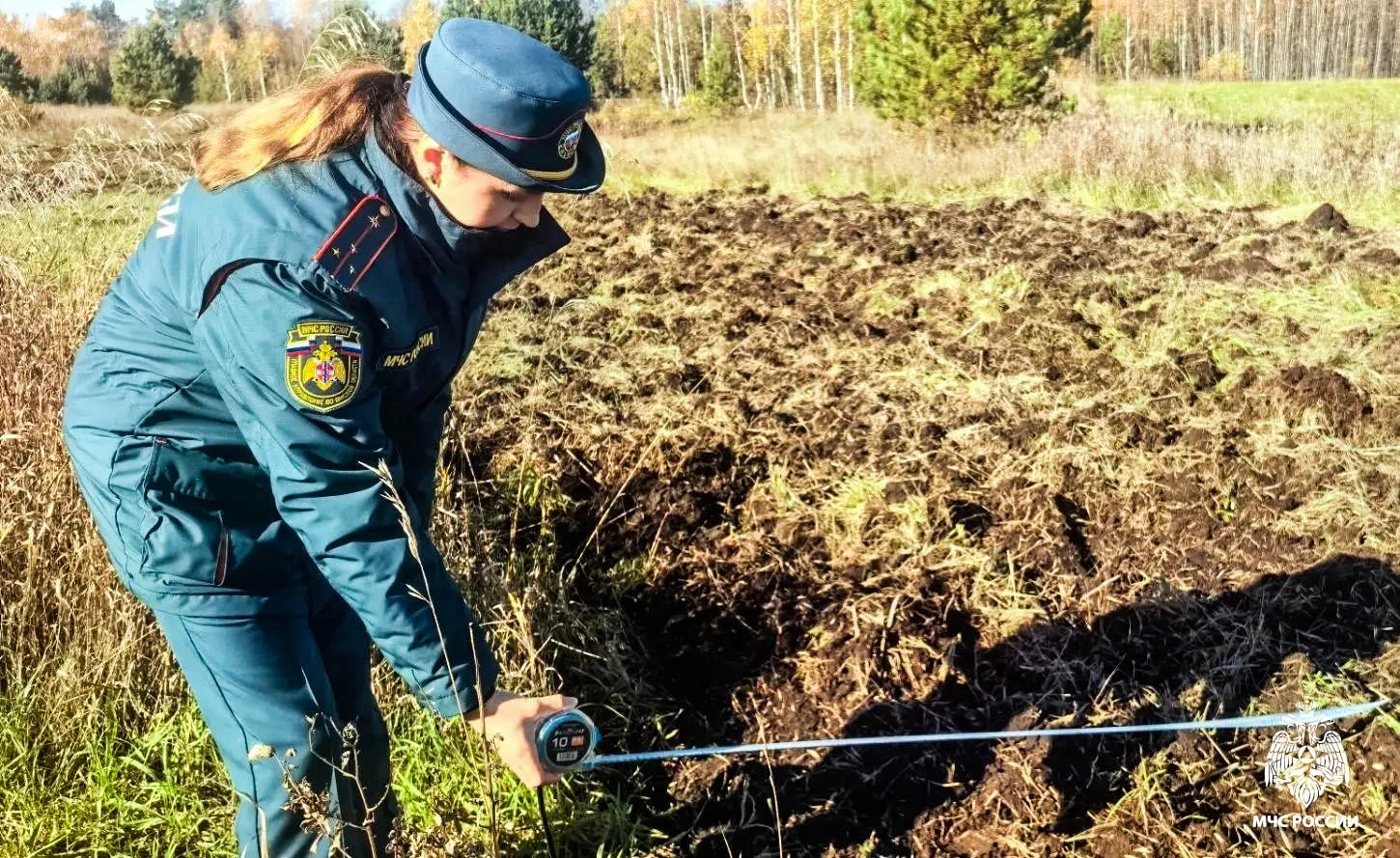 🛡️ В Тарском районе обновляют противопожарные преграды