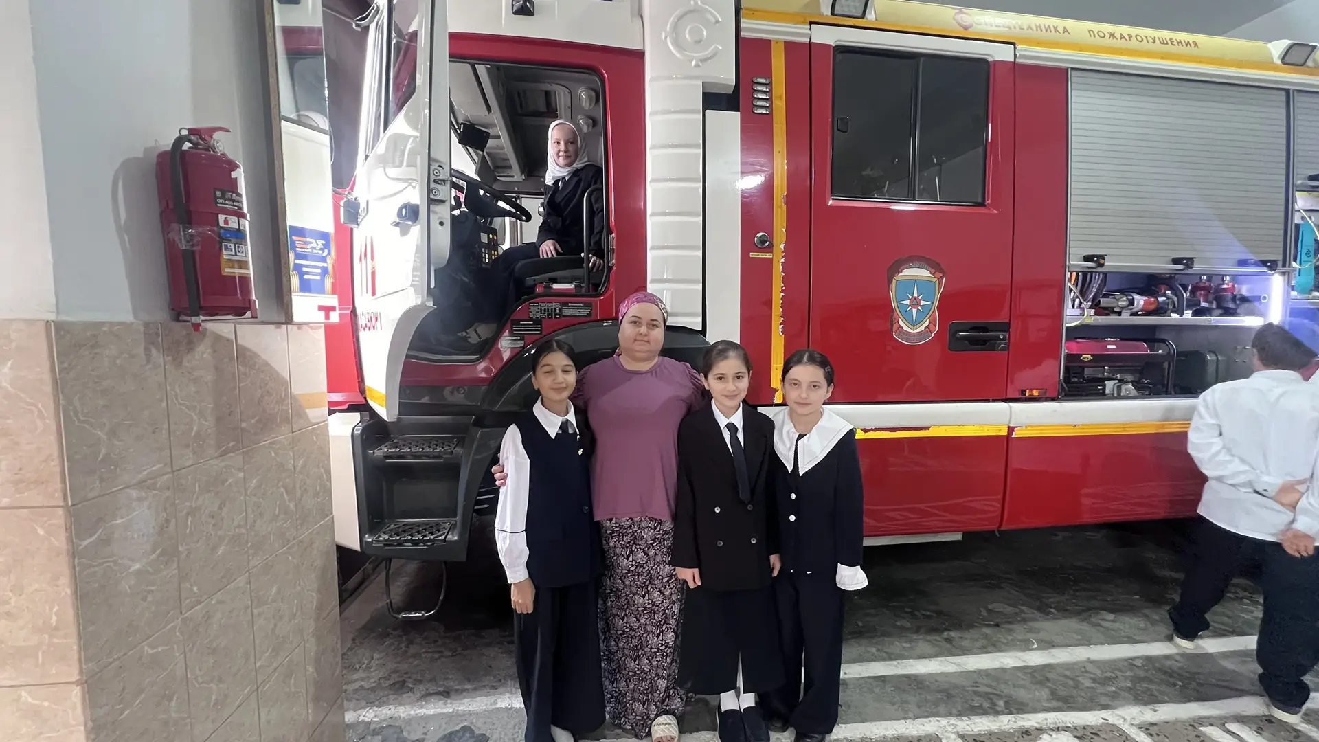 🚒 15 октября 2026 года советник директора по воспитанию Умалатова С.С. и учащиеся 5 “б...