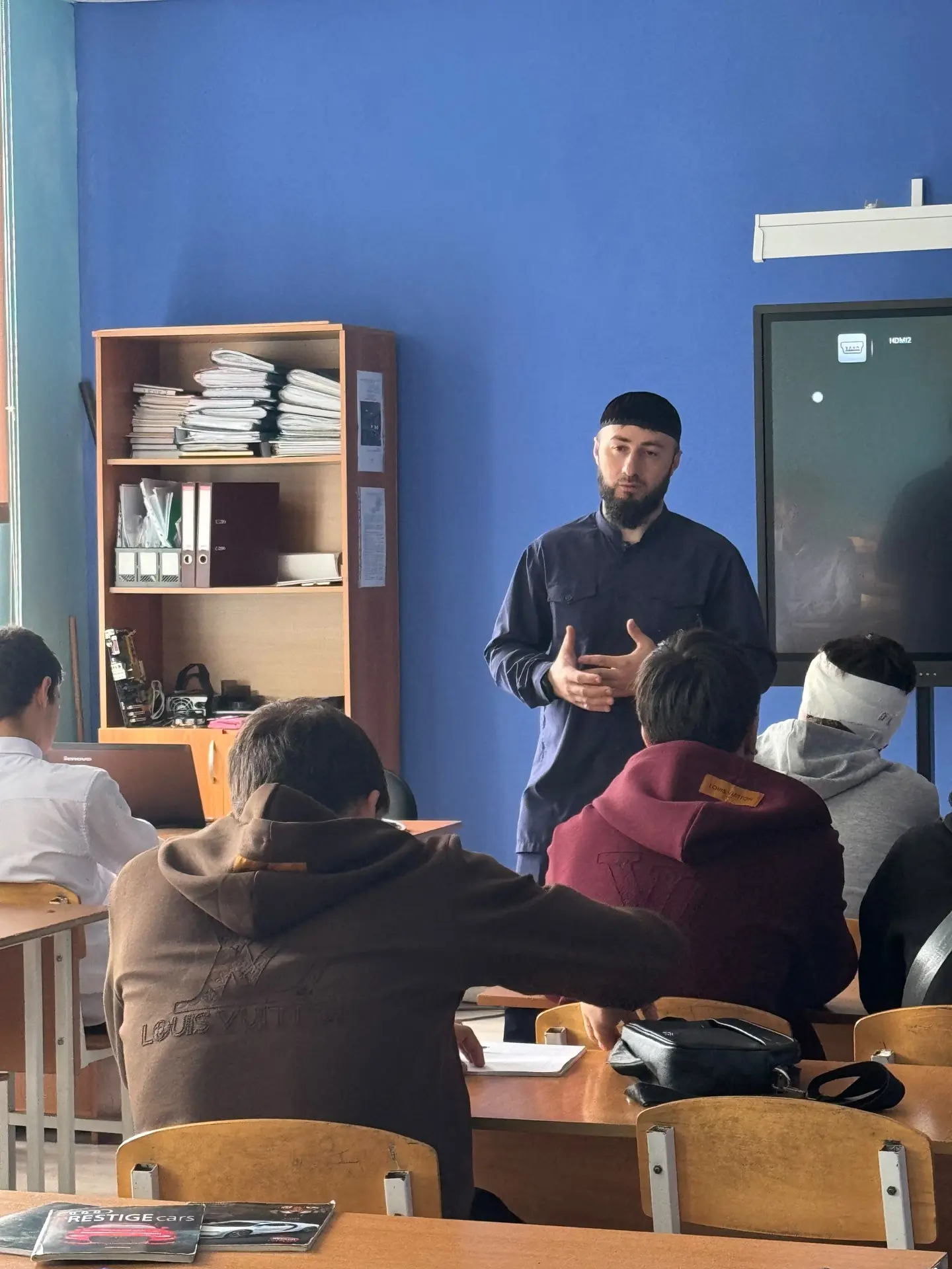 В Чеченском государственном колледже проходит воспитательная беседа со студентами, посв...