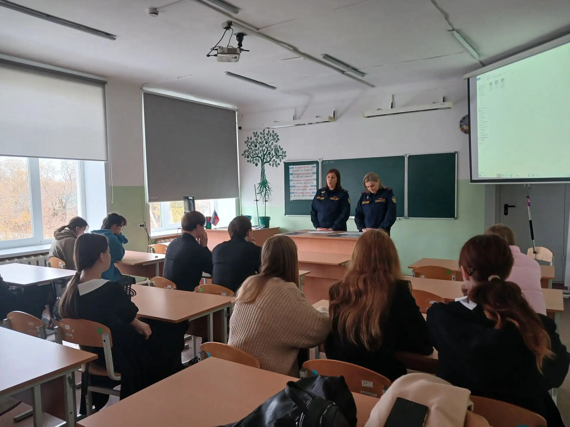 💼 Шаг в будущее: старшеклассники узнали, как поступить в вузы ФСИН России