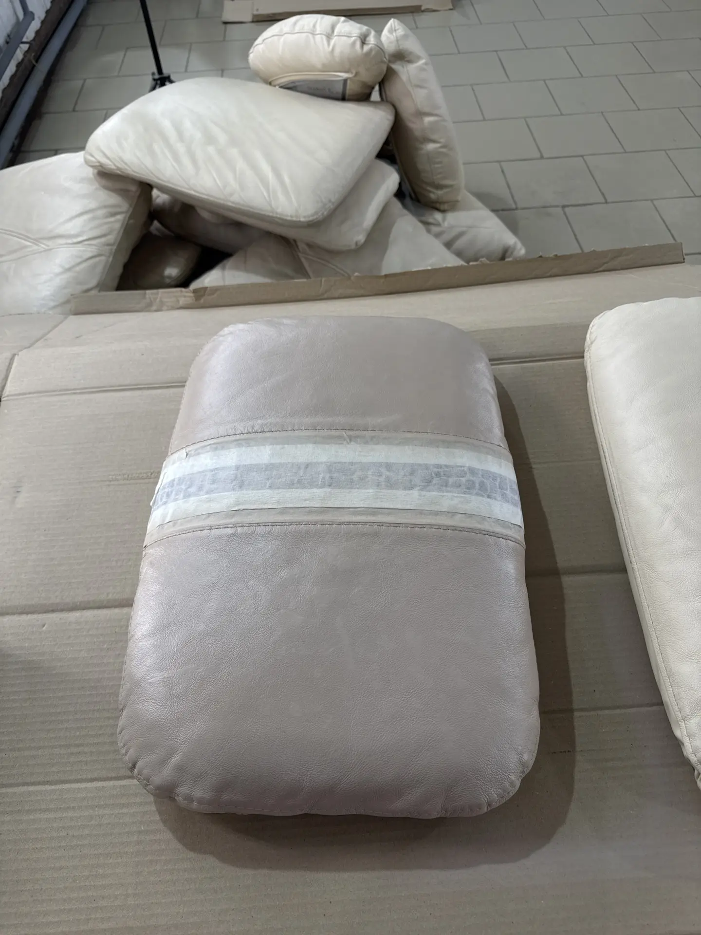 Увела все таки в цвет потемнее данный  диван 🛋️ , думаю так он будет интереснее и уход...