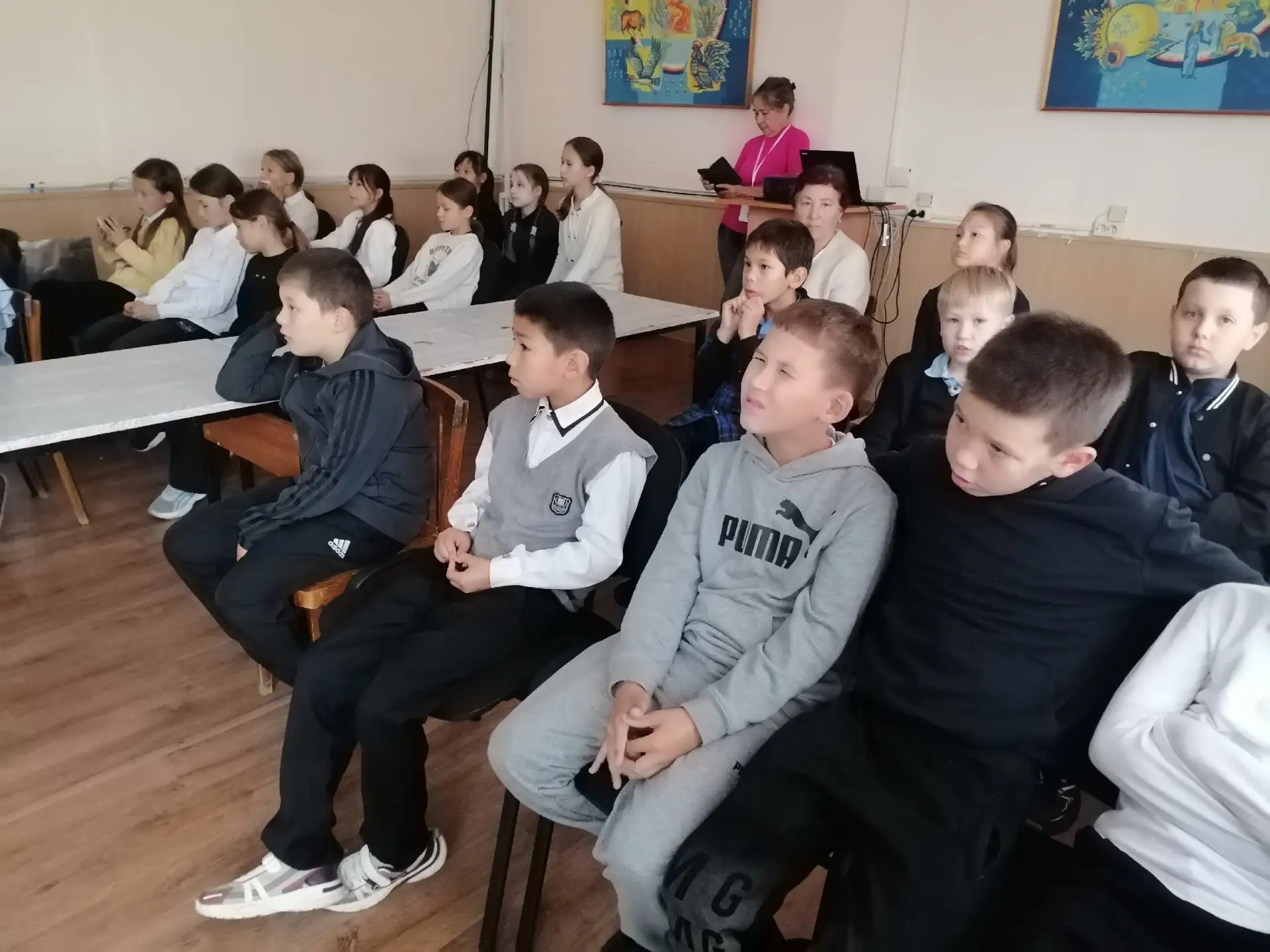 В рамках темы "Родное село" ученики 4 класса со своим учителем Ахметовой Д.Г. посетили ...