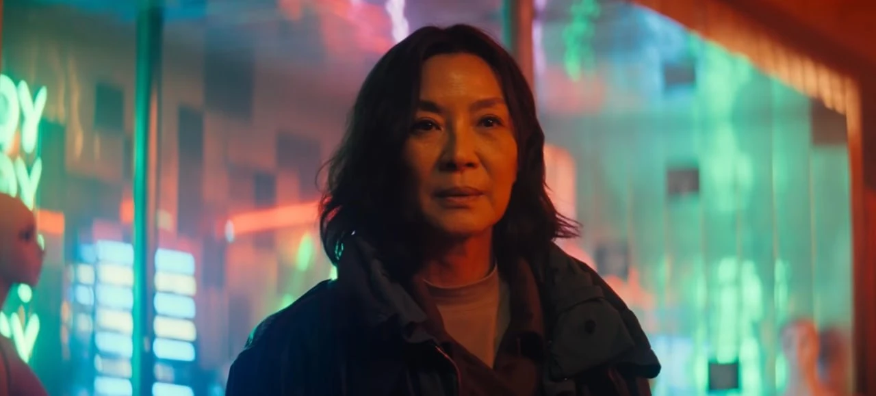 Кадры из первого трейлера сериала «Бегущий по лезвию 2099» с Хантер Шафер и Мишель Йео.