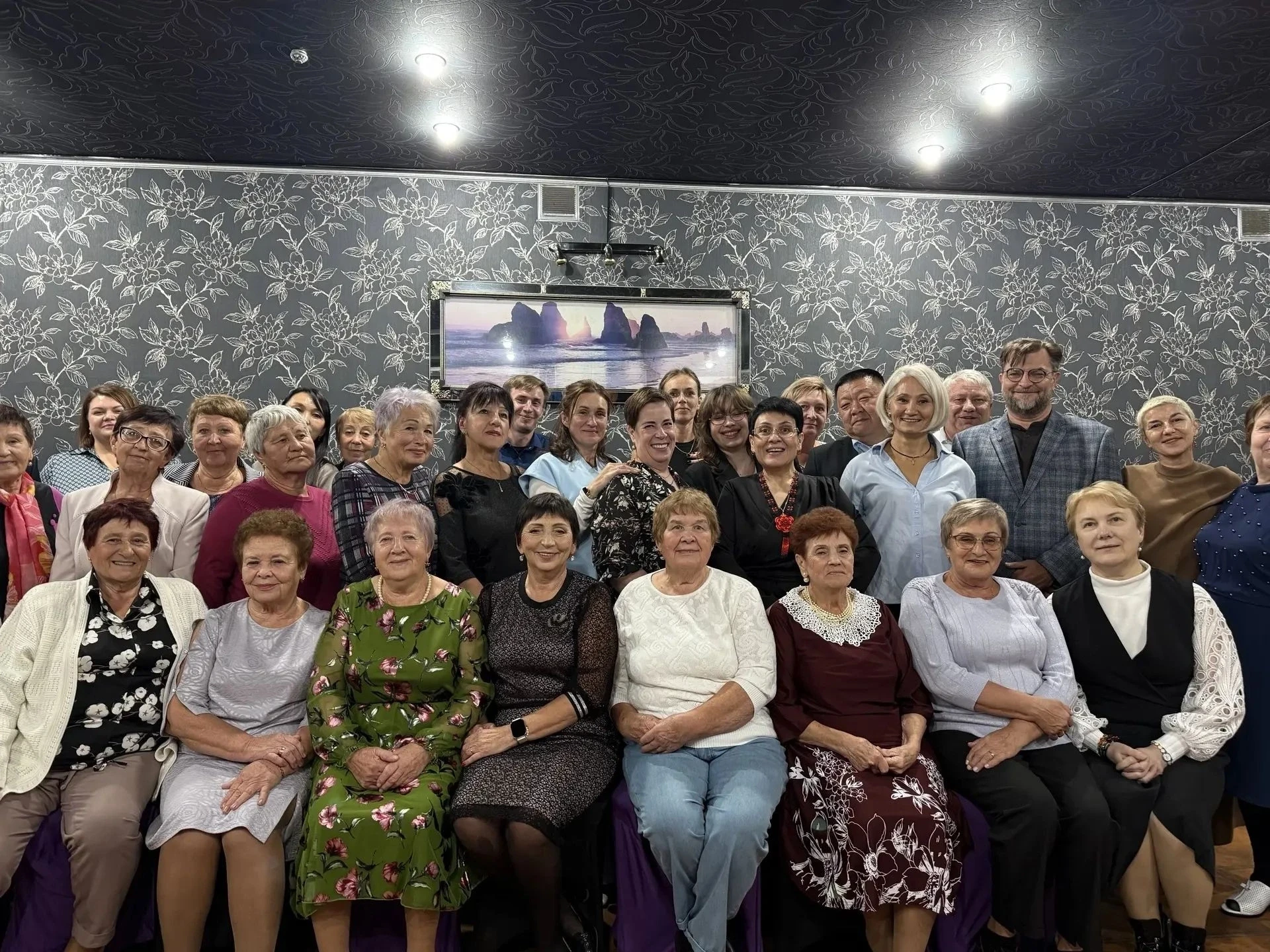 🏥 80 лет на страже здоровья: Профсоюз поздравил Томаринскую ЦРБ с юбилеем!