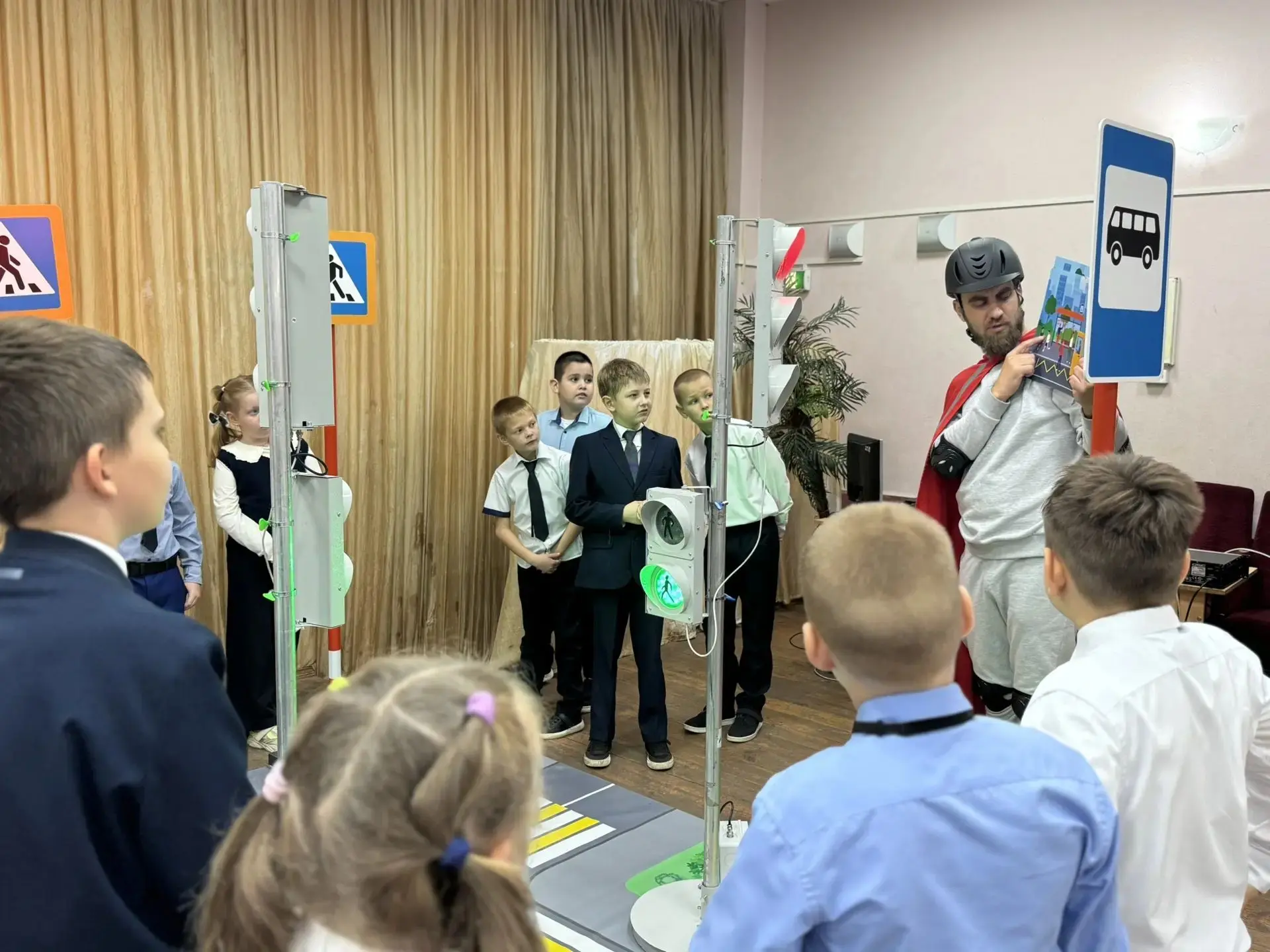 Сегодня в 65-й школе вновь было оживленно! У нас прошли занятия по ПДД для наших ученик...