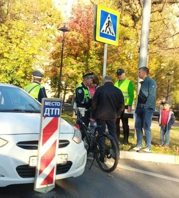 🚲 На Новочерёмушкинской велосипедист столкнулся с автомобилем