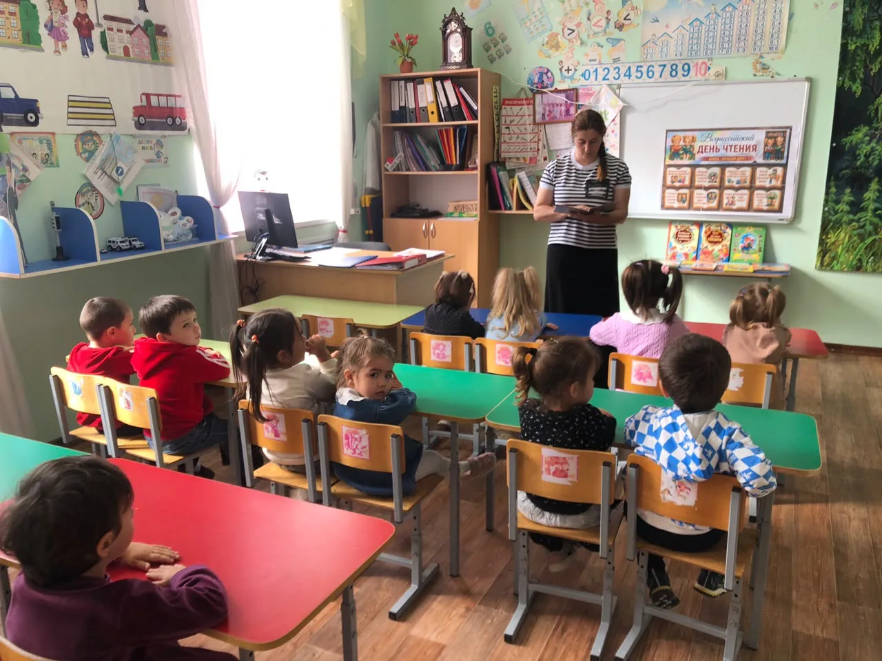 «В гостях у сказки» (День чтения во второй младшей группе)