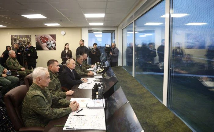 🇷🇺 От тактики роевого применения дронов до атак безэкипажных танков