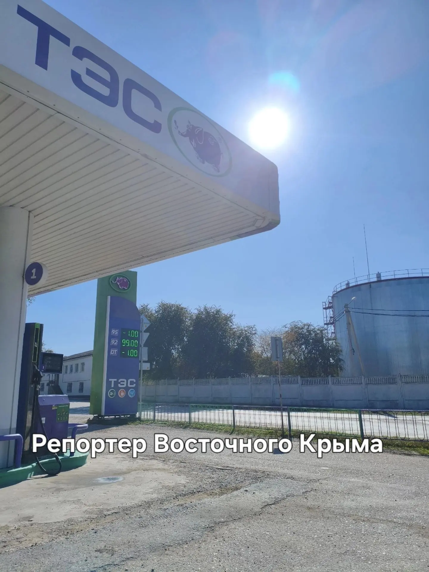 На заправке в Ленино сегодня днем тоже будут продавать топливо по 100 рублей