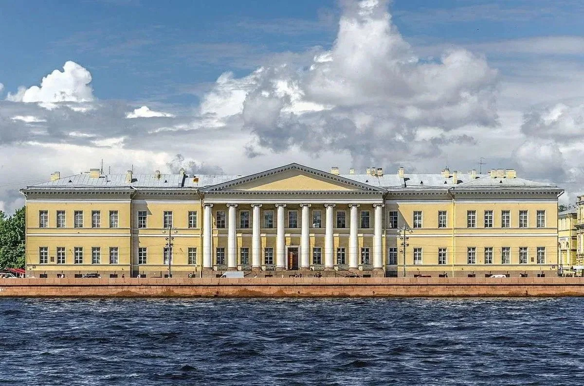 11 октября 1783 года учреждена Российская академия