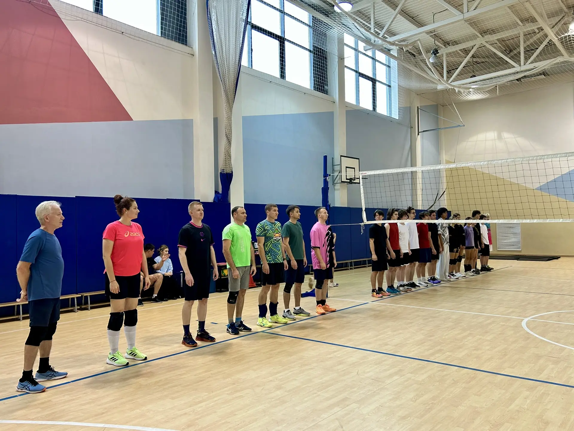 🏐 Папы против детей: волейбольный матч поколений! 💙