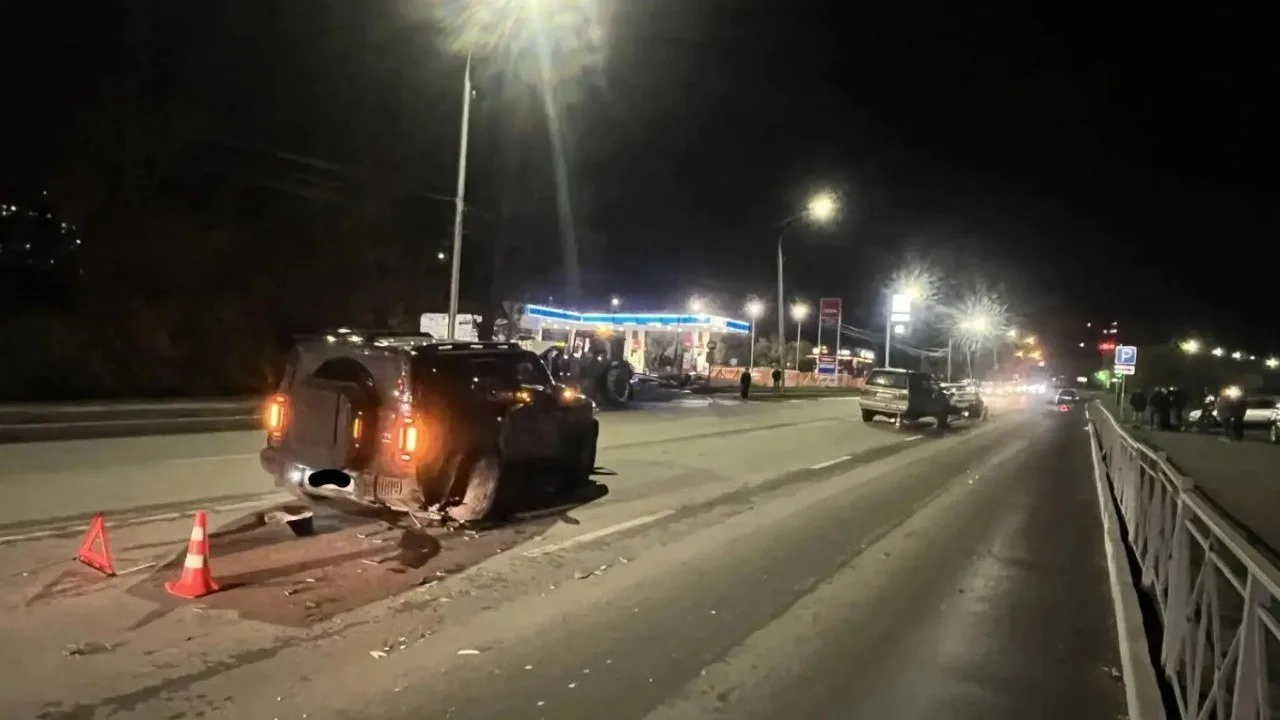 Женщина и дети пострадали в массовом ДТП в Новосибирске