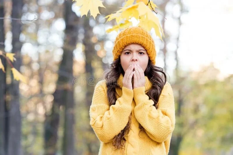 🍁Переохлаждение осенью: почему дети мёрзнут быстрее, чем кажется