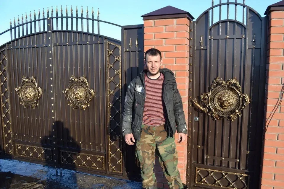 Сварил себе на дачу вот такие ворота и калитку. Мои труды на ваш суд.