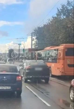 На Московском Хавал и автобус притерлись, пробка начинается от мотеля Балтика, для прое...
