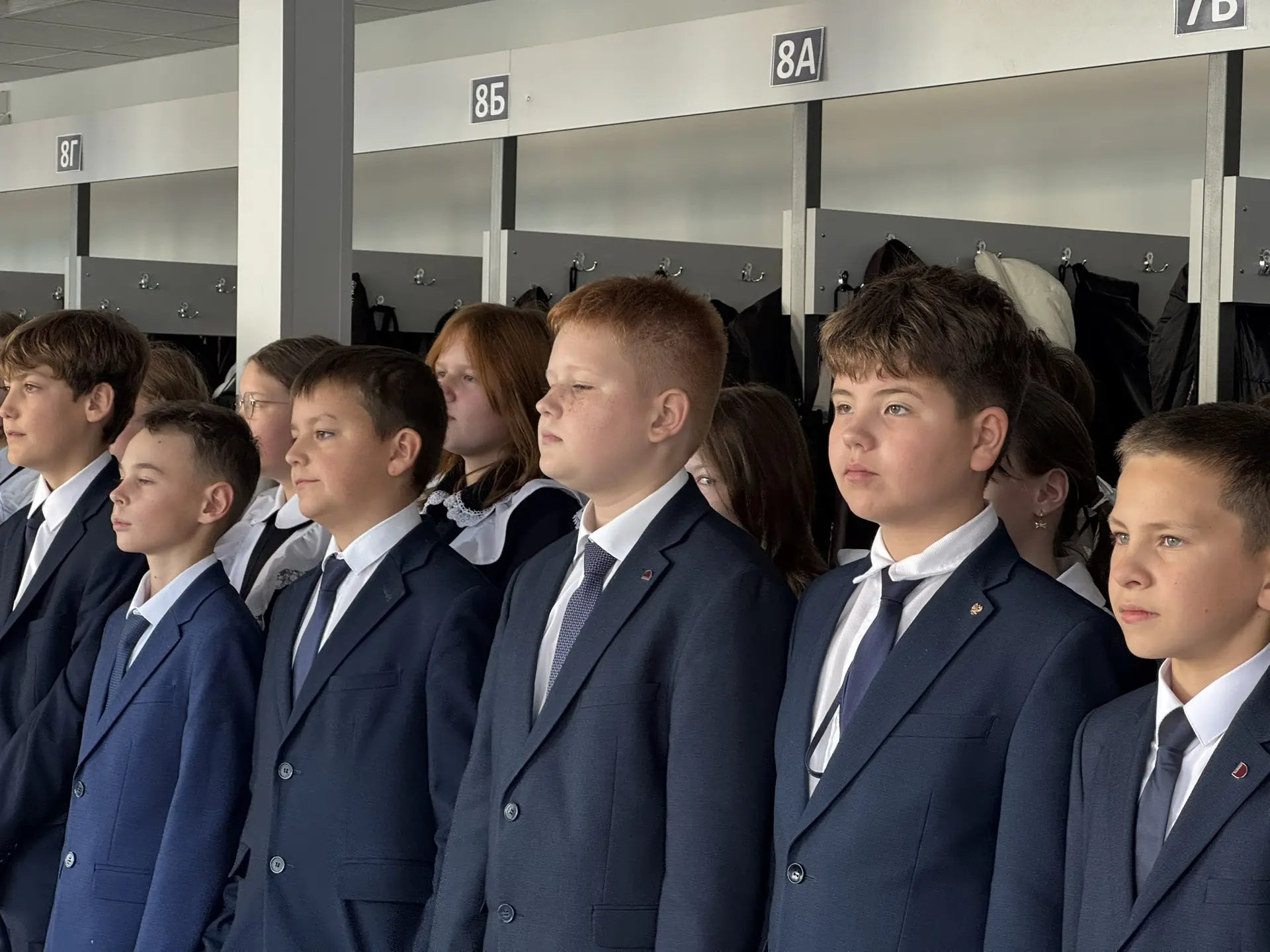 🇷🇺 16 октября в нашей школе состоялась торжественная церемония спуска Государственног...
